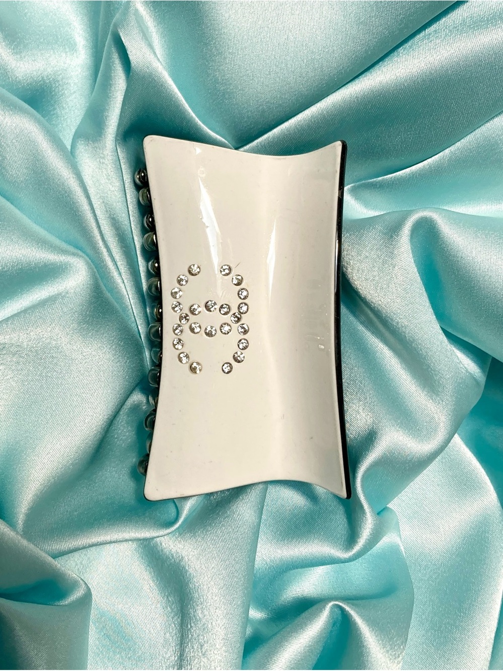 Chanel GWP VIPs Hair Claw 4” Vintage 1999 - Picture 2 of 4
